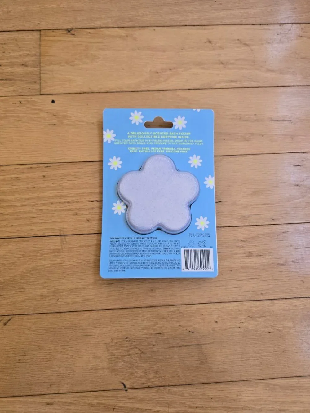 DAISE x Zuru Mini Brands Love Me Blue Floral Scent Flower Shaped Fizzy Bath Bomb